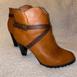 kisses size 11 booties brown color.